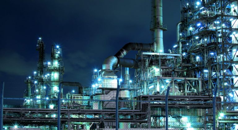 7952290-petrochemical-plant-at-night