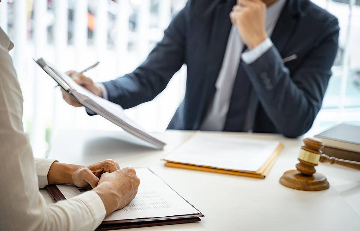 Lawyer,Legal,Counsel,Presents,To,The,Client,A,Signed,Contract